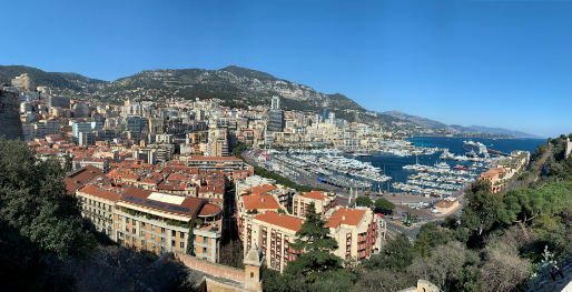 △登高远眺，摩纳哥全境几乎尽收眼底。（央视记者石丞拍摄）