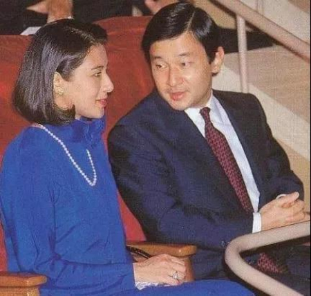 ·德仁（右）与雅子