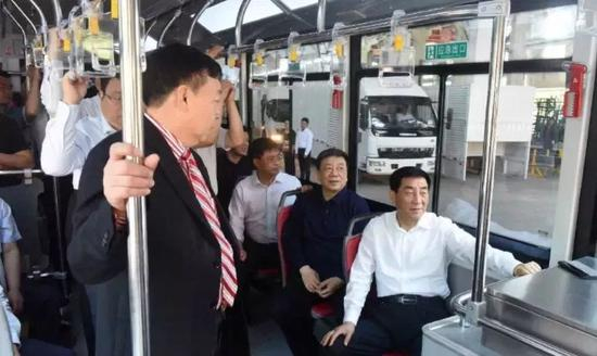  南阳市委书记张文深到氢能源汽车项目现场办公