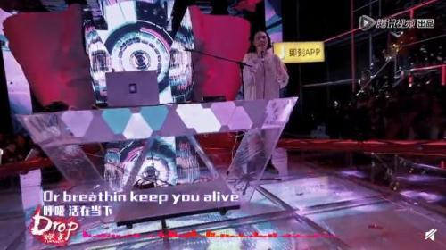 陶乐然表演《盖世爱》。来源：视频截图