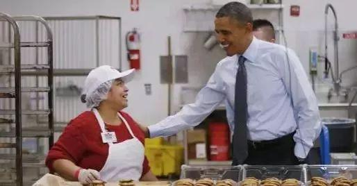  奥巴马称赞Costco员工服务周到。