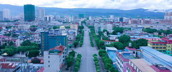 封城后的瑞丽街景（王泽航拍视频截图）