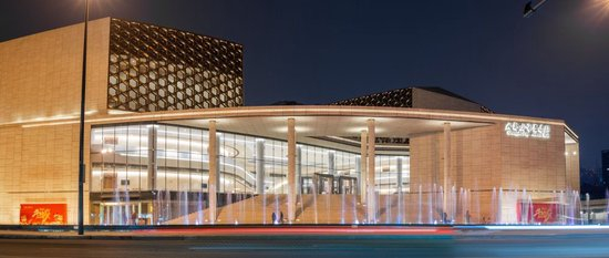 灯光下的城市音乐厅.新华社发(武侯区委宣传部供图)