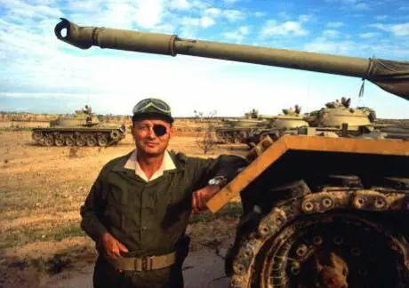  被称为“独眼将军”的以色列国防部长摩西·达扬。