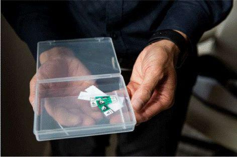 由赵鑫设计的石墨烯传感器，图来自Bloomberg&nbsp;