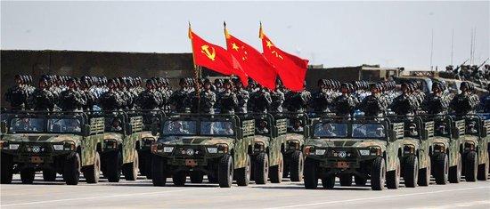 参加庆祝中国人民解放军建军90周年阅兵的护旗方队。刘应华 摄