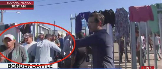 施瓦茨介绍大约五、六百名男子在赈济处领取食物 图源：MSNBC