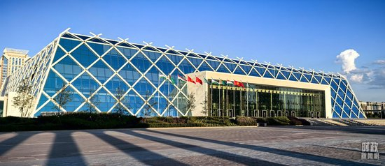  △第二届中国—中亚峰会举办地哈萨克斯坦阿斯坦纳独立宫。（总台央视记者范凯拍摄）