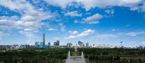 这是在哈萨克斯坦首都阿斯塔纳拍摄的城市天际线(2024年7月1日摄)。新华社记者 王建华 摄