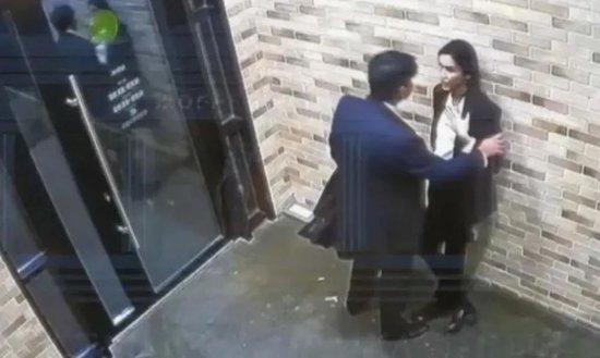 ·毕申姆巴耶夫和妻子在饭店发生冲突。