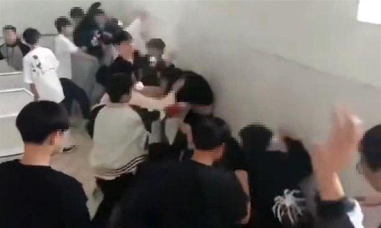校园霸凌现场 (图源:网络)
