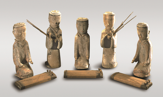 △&nbsp;西汉奏乐木俑，其中2个吹竽，3个鼓瑟。马王堆一号汉墓出土，湖南博物院藏