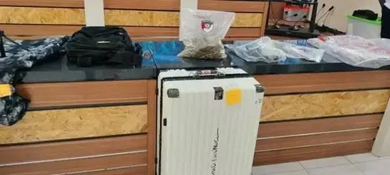 印尼警方展示的证物