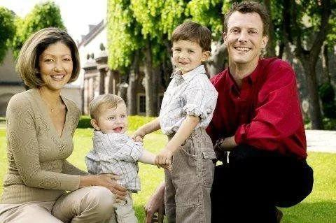 ·文雅丽一家四口