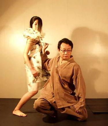 “盲写书法”。图片来自网络。