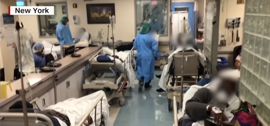  纽约的一家医院，能摆放病床的地方都设置了病床。/CNN