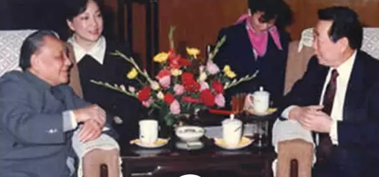  ·邓小平在中南海会见谢国民。