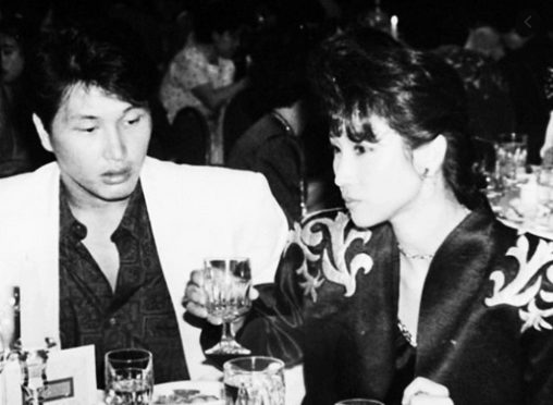 ·崔泰源和卢素英。