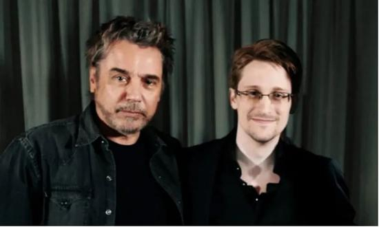  ·斯诺登（右）与雅尔