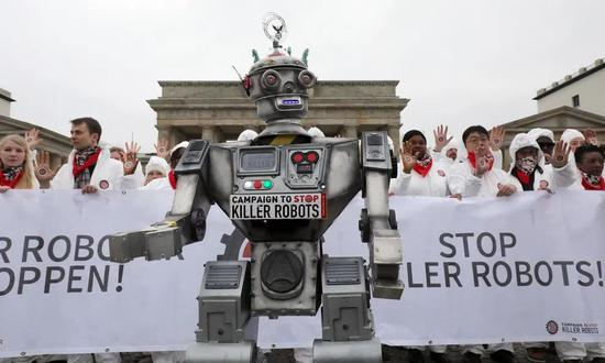  人们在德国呼吁禁止发展可自主杀人的机器人。&nbsp;图源：independent.co.uk