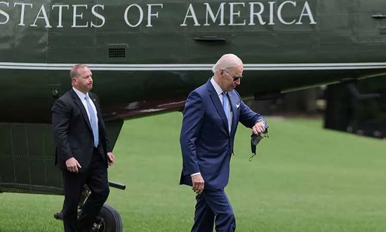 　　当地时间5 月 18 日在美国华盛顿的安德鲁斯联合基地举行飓风防备跨部门简报会后，拜登抵达白宫&nbsp; 图：路透社