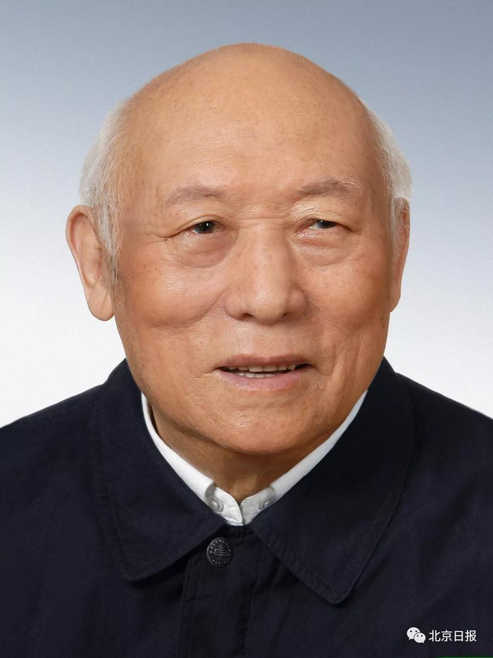 昨天上午，焦若愚同志遗体送别仪式在八宝山革命公墓举行。
