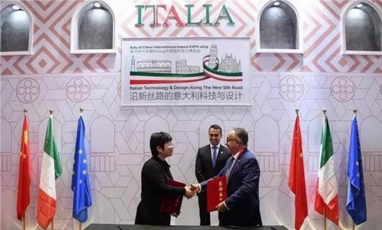 2019年进博会，意大利企业与中国企业签约现场 图：中国国际进口博览会公众号