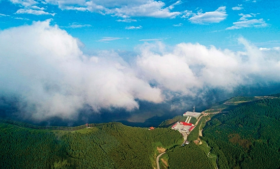  位于宁夏固原市隆德县境内的六盘山红军长征纪念亭（2018年8月29日摄）&nbsp; &nbsp;王鹏摄/本刊