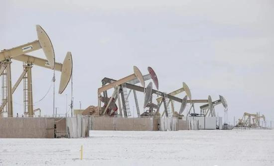 美国石油产量暴跌