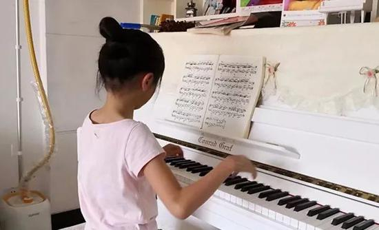 　▷ 张研的女儿今年已经10岁