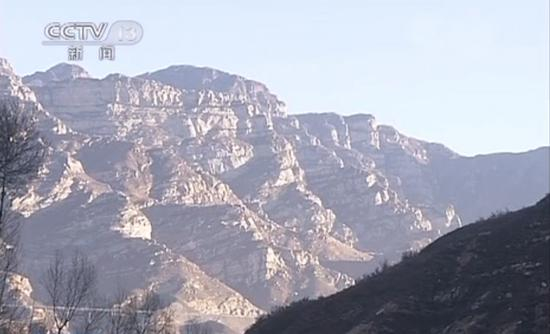 △位于太行山深处的骆驼湾村，当时年人均收入仅有950元，远低于2300元的贫困线标准。