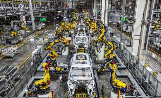 △2025年9月19日，位于重庆的一家汽车超级工厂自动化生产作业现场。