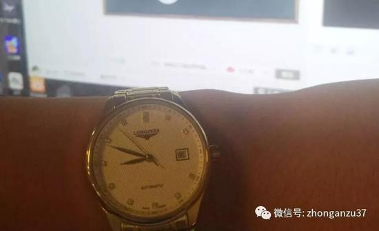 ▲有学员在群里炫耀，自称榨取女友得到的手表。