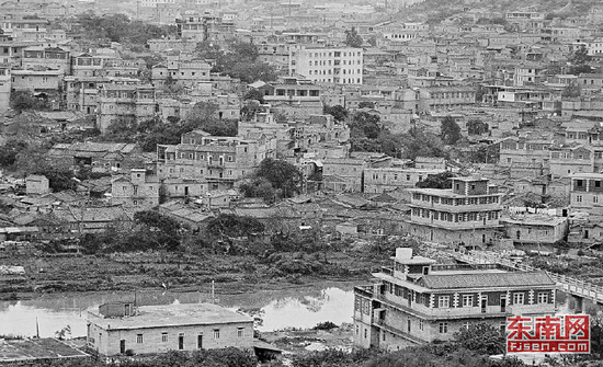 晋江上世纪80年代末的镇区。福建日报记者 林辉龙　摄