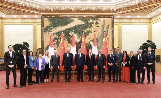 10月30日下午，国家主席习近平在北京人民大会堂会见来华进行工作访问的瑞士联邦主席帕姆兰。新华社记者 丁林 摄