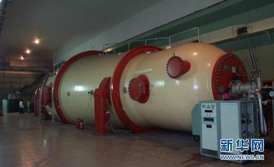 HI-13串列加速器。新华网发（照片由中国原子能科学研究院提供）