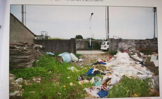 案发地垃圾临时堆放点 本文图片均为越牛新闻 图