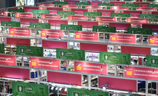  这是4月23日拍摄的广交会展馆。新华社记者 邓华 摄