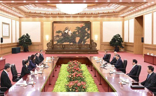 4月10日上午，中共中央总书记习近平在北京会见郑丽文主席率领的中国国民党访问团。新华社记者 李响 摄