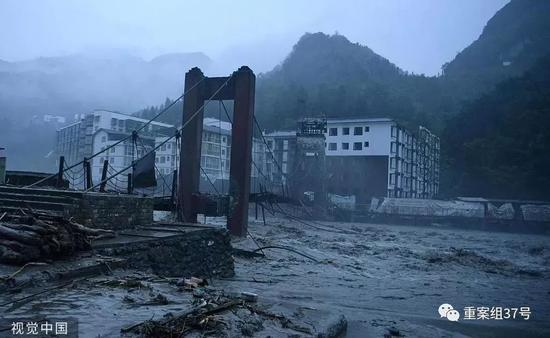  ▲汶川三江镇被洪水冲毁的吊桥。&nbsp;刘忠俊（四川分社）/中新社/视觉中国