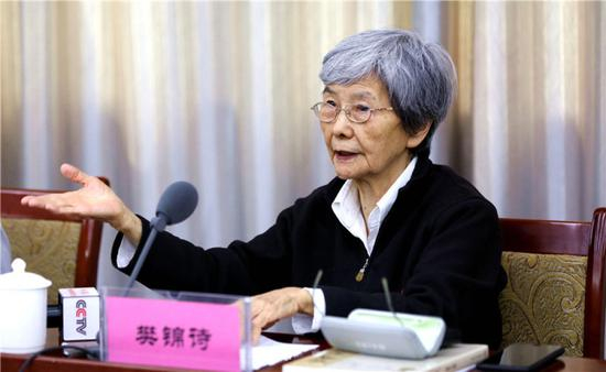 　在敦煌研究院学习习近平总书记重要讲话座谈会上，敦煌研究院名誉院长樊锦诗发言（8月20日摄）。新华社记者 郭刚 摄