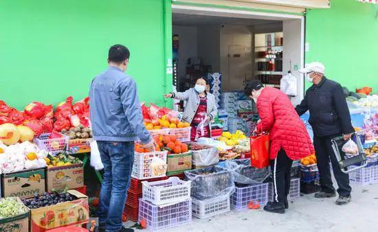 ▲门口的便利店货源充足