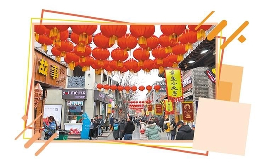  游客打卡网红街区宽厚里。