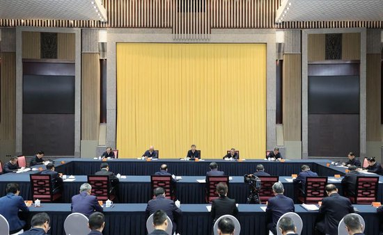 4月30日上午，中共中央总书记、国家主席、中央军委主席习近平在上海主持召开部分省区市“十五五”时期经济社会发展座谈会并发表重要讲话。新华社记者 丁林 摄