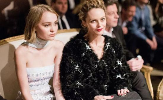 👆Vanessa Paradis和女儿 Lily Rose