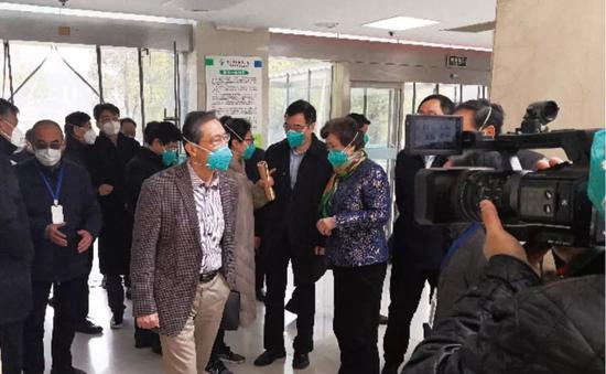 ·2020年1月19日，钟南山到武汉金银潭医院和武汉疾控中心了解情况。