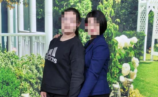 ▲张某与女儿的合照
