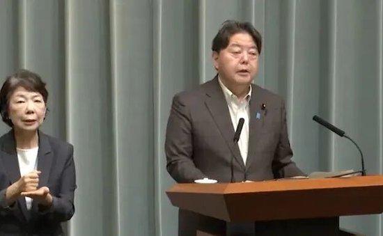 9月3日，林芳正（右）做相关应询