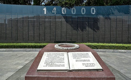 这是位于湖北省红安县的黄麻起义和鄂豫皖苏区纪念园内的红安革命烈士纪念墙。新华社记者程敏 摄