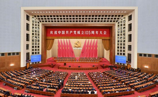 2026年7月1日上午，庆祝中国共产党成立105周年大会在北京人民大会堂隆重举行。新华社记者 翟健岚 摄